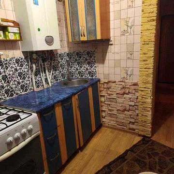 Продам 2-кімнатну квартиру, вул. Дорошенка