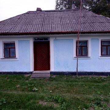 Продам будинок  та 23 сотки землі  в с.Довжок