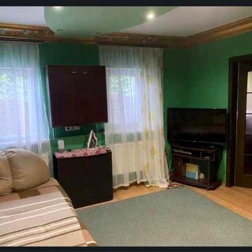 Продам будинок в центрі міста по сертифікату.