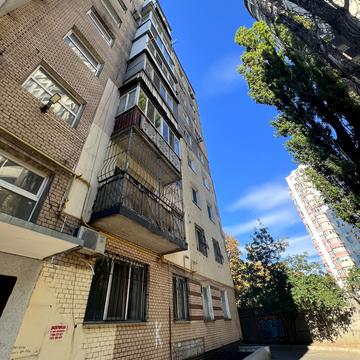 Івана Франка вул., 49