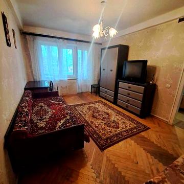 Гната Юри ,9Б двокімнатна на другому поверсі