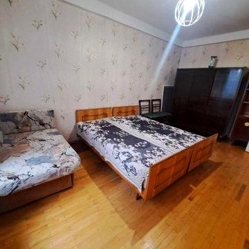 Гната Юри ,9Б двокімнатна на другому поверсі