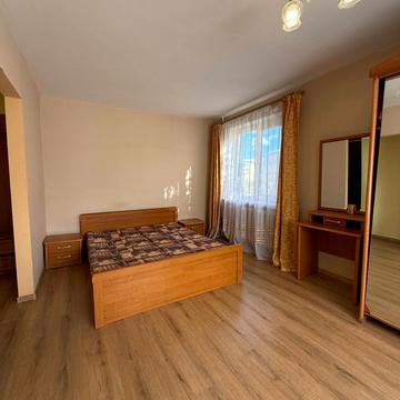 Пасічна вул., 42