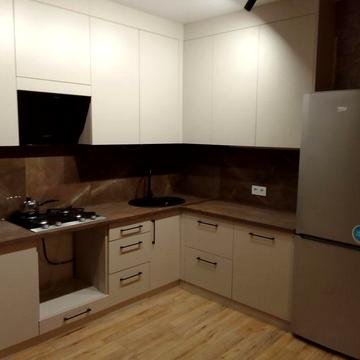 Здам 1 кім. квартиру в районі Екватора.