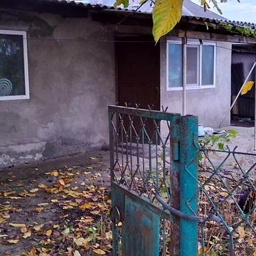 Продам пів будинку