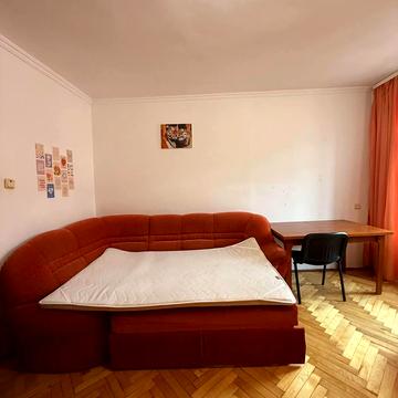 Волинська вул., 2