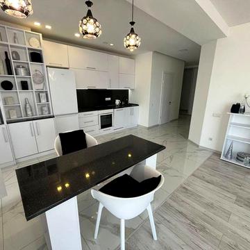 Здається 2кімн.+кухня студія в елітному ЖК біля парку вул. Суворова