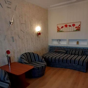 Будівельників вул., 5