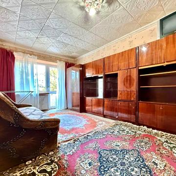 Степана Бандери вул., 4