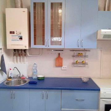 2 кімнатна - автономне опалення, ремонт в центрі - усі меблі і техніка