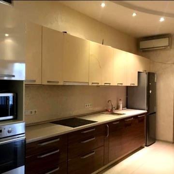 Добровольців вул. (Маршала Говорова), 18