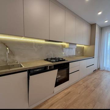 Студентська вул., 24