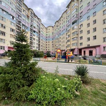 Добротна квартира в обжитому будинку. Терміновий продаж! І/О, меблі.