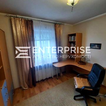 Продається 3 к. квартира на Соломянці, вул. О.Пироговського