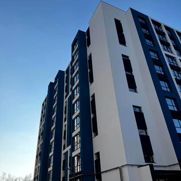 Фізкультурна, 27