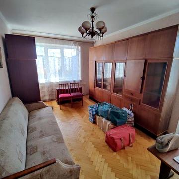 Продаж двохкімнатної квартири на Київській
