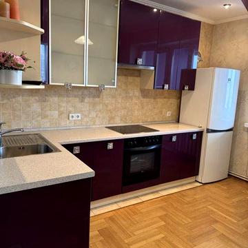 Позняки.вул.Ахматової 13Д, метро Позняки 10 хвилин пішки