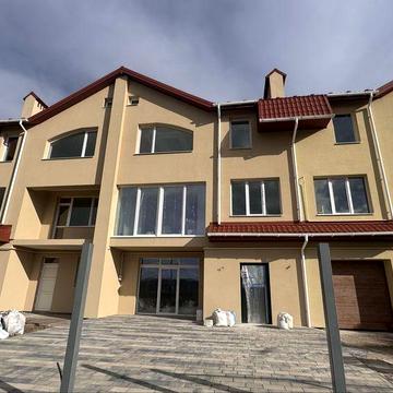 Таунхаус Східниця