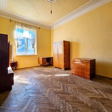 Пантелеймона Куліша вул., 1