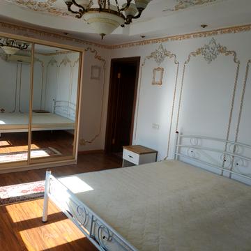 Ніжинська вул., 5