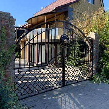 Продається стильний двоповерховий будинок