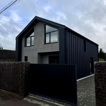 Сучасний двоповерховий будинок у Круглику (с/т «Луг»)