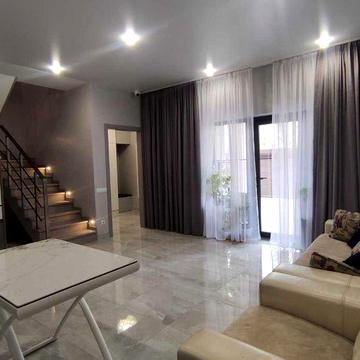 Продається двоповерховий таунхаус з ремонтом у Чорноморці