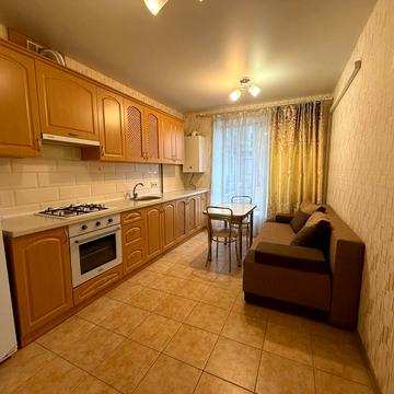 Набережна Перемоги вул., 44м