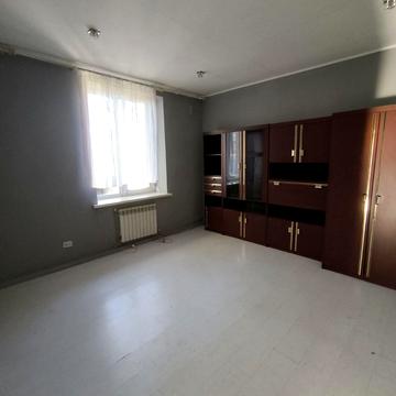 Миру вул., 12