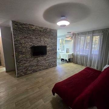 Черёмушки, 3-х ком с капремонтом на среднем этаже.