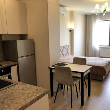 Со светом! Сдам 1-комнатную квартиру студию в ЖК Милос, Аркадия, море!