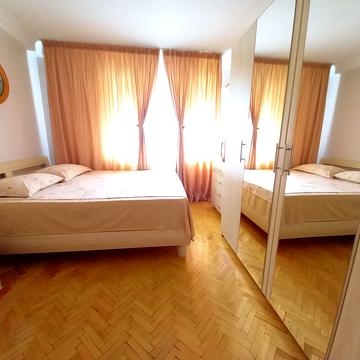 Лесі Українки бульв., 28