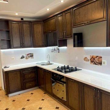 3 кім на Тролейбусній у новобудові