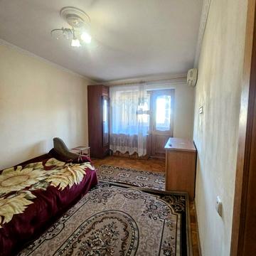 Героїв Крут вул. (Валентини Терешкової), 2