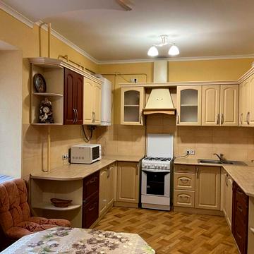 Ігоря Білозіра вул., 8