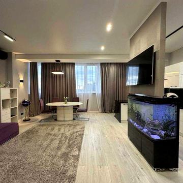 Продається стильна 2-кімнатна квартира біля Аркадії та Парку Перемоги!