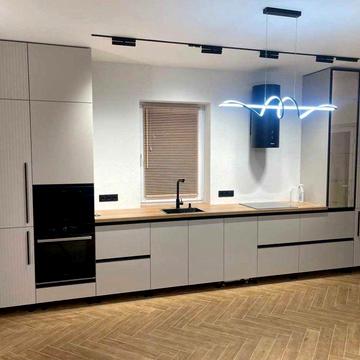 Будинок з дизайнерським ремонтом.