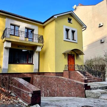 Володимира Моссаковського вул. (Клари Цеткін)