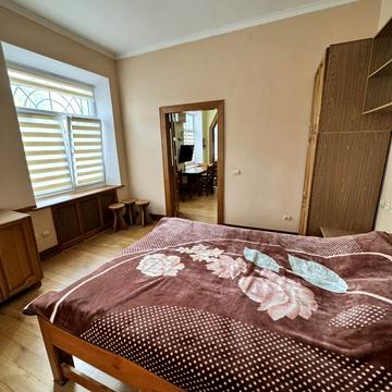 Дмитра Лесича пров. (), 10