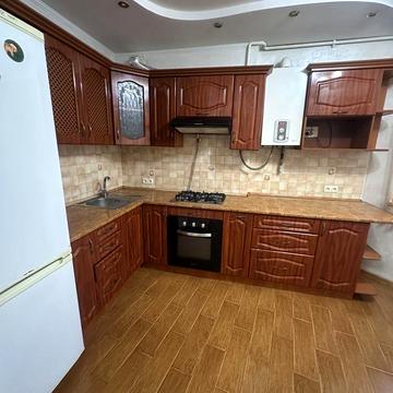 Василя Симоненка вул., 24