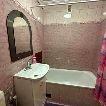 Космонавтів просп., 17