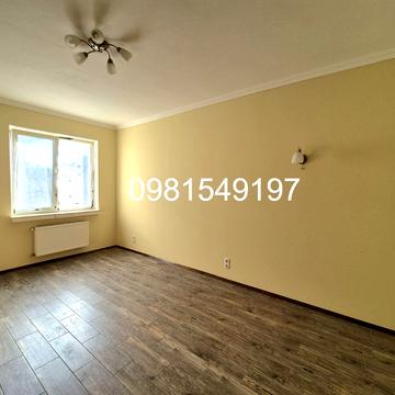 Яблунева вул., 8