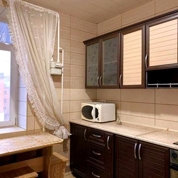 Центр Міста. Сталінка. З Ремонтом. Окремі Кімнати. Гарний Вид на Парк.