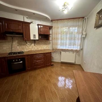 Василя Симоненка вул., 35