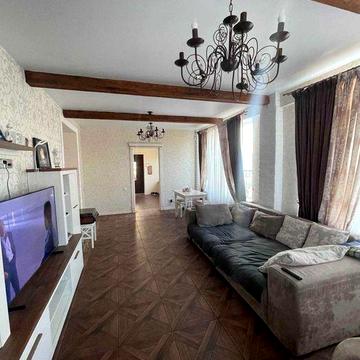 Продаж двоповерхового будинку з ремонтом в Бучі біля міського парку