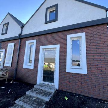 Двоповерховий таунхаус! Поруч озеро!