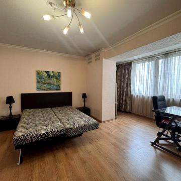 Продаж 1-к квартири у центрі з комірною. Старокозацька, Воскресенська