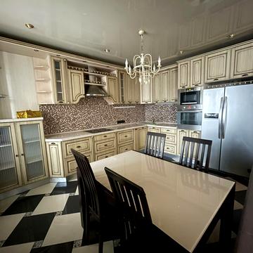 Анни Ахматової вул., 35