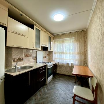 Новозаводська вул., 4