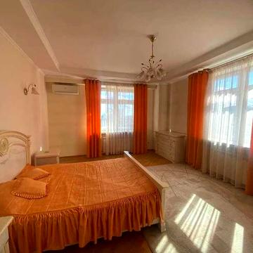 Оренда без % центр три спальні 125м будинок з паркінгом м.Печерська